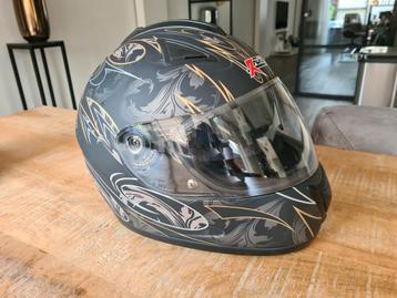 Mooie motorhelm, maar 4 keer gebruikt maat XL = 61/62 beschikbaar voor biedingen