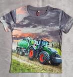 T Shirt met Tractor Print Fendt..122/128, Nieuw, Jongen, Ophalen of Verzenden, Shirt of Longsleeve