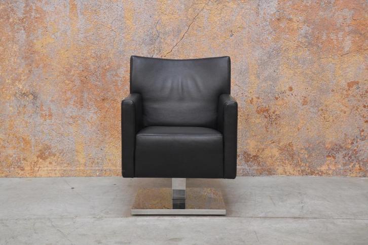 ZGANieuw zwarte leren Jori Kubolo design draaifauteuil, Huis en Inrichting, Fauteuils, Zo goed als nieuw, Leer, Metaal, 50 tot 75 cm