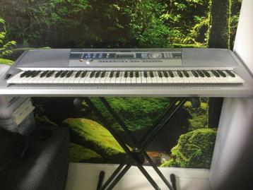 Yamaha keyboard DGX-200 met standaard en toebehoren  beschikbaar voor biedingen