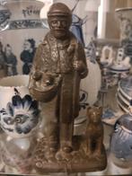 Bronzen beeldje van herder met hond - Exloo, Antiek en Kunst, Ophalen of Verzenden
