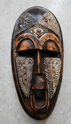 Handgemaakt masker uit Ghana met aluminium beslag., Antiek en Kunst, Kunst | Niet-Westerse kunst, Ophalen