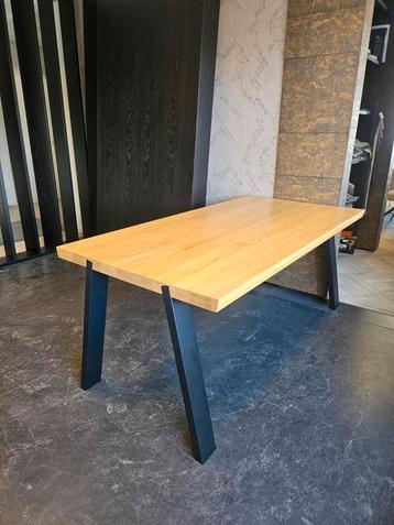 Massief eiken showroom tafel 180x90 beschikbaar voor biedingen