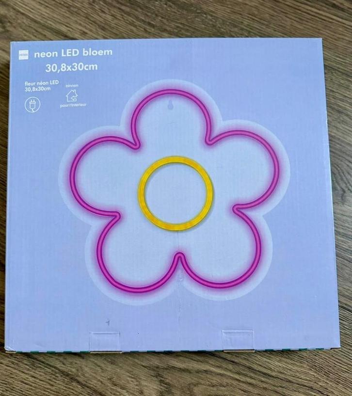 Neon LED Bloem HEMA - Nieuw in Doos, Huis en Inrichting, Lampen | Hanglampen, Nieuw, Minder dan 50 cm, Kunststof, Ophalen of Verzenden