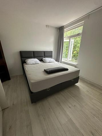 Gratis af te halen, goede bed + ongveer 65 vierkante meter