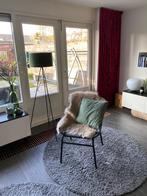 Zwarte rotan houten stoel, Ophalen, Minder dan 75 cm, Riet of Rotan, Zo goed als nieuw