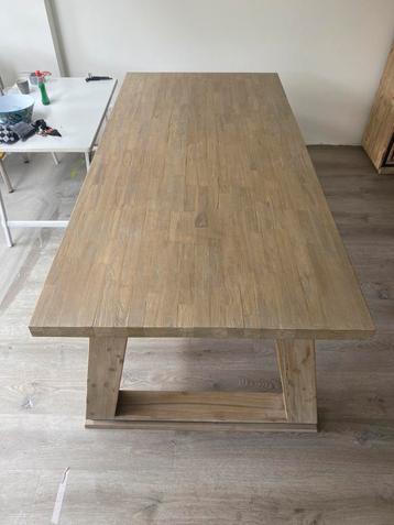 Eettafel van de Bommel beschikbaar voor biedingen