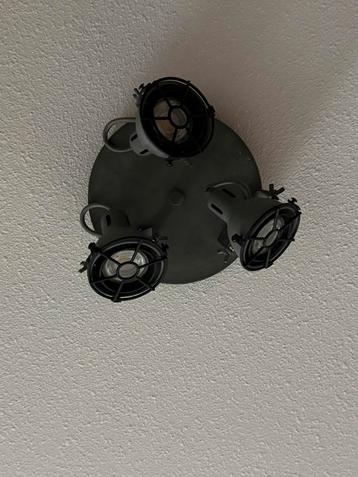 Plafond lamp industrieel. beschikbaar voor biedingen