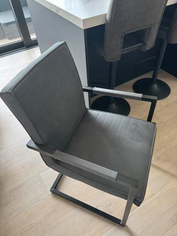Eettafel stoelen 6x (zo goed als nieuw) beschikbaar voor biedingen