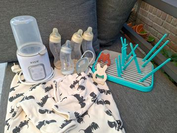 Diversen babyvoeding artikelen en slaapzak. beschikbaar voor biedingen