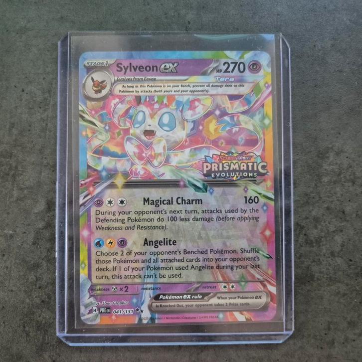 Sylveon Ex Stamped Prismatic Evolutions Pack Fresh, Hobby en Vrije tijd, Verzamelkaartspellen | Yu-gi-Oh!, Zo goed als nieuw, Ophalen of Verzenden