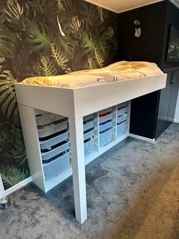 Halfhoogslaper kinder bed met (Lego) opbergruimte beschikbaar voor biedingen