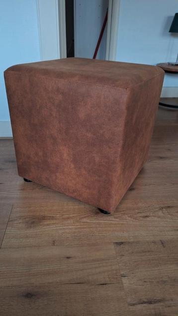 Te koop poef beschikbaar voor biedingen