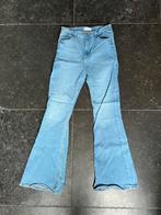 Flared spijkerbroek - Bershka - maat 38, Kleding | Dames, Spijkerbroeken en Jeans, Blauw, W30 - W32 (confectie 38/40), Ophalen of Verzenden