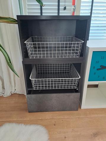 Twee IKEA Besta kasten beschikbaar voor biedingen