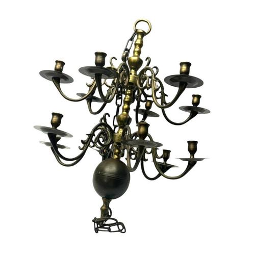 Een antieke messing twaalf lichts kaarsen bolkroon, Antiek en Kunst, Antiek | Lampen, Ophalen of Verzenden