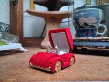 kleine VW kever met klein kerstgroepje beschikbaar voor biedingen