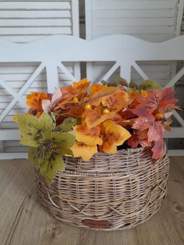 Rattan riviera maison mand incl. 13! herfst kunstplantjes beschikbaar voor biedingen