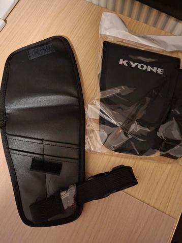 2 knip/ scharen tasjes  beschikbaar voor biedingen