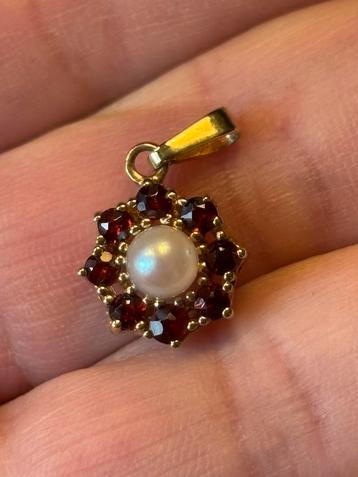Prachtige 9 karaat ketting hanger met granaat en parel beschikbaar voor biedingen