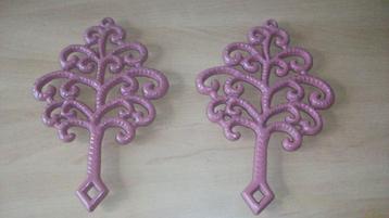 Roze brocante gietijzeren onderzetters beschikbaar voor biedingen