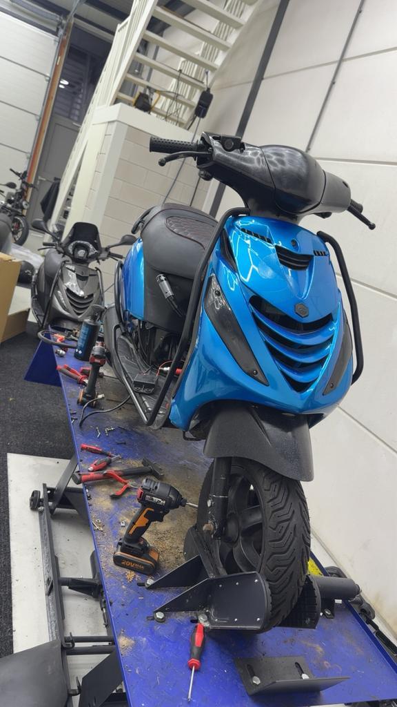 Zip 125 ac zonder 123, Fietsen en Brommers, Scooters | Piaggio, Zo goed als nieuw, Zip, Tweetakt, Ophalen of Verzenden