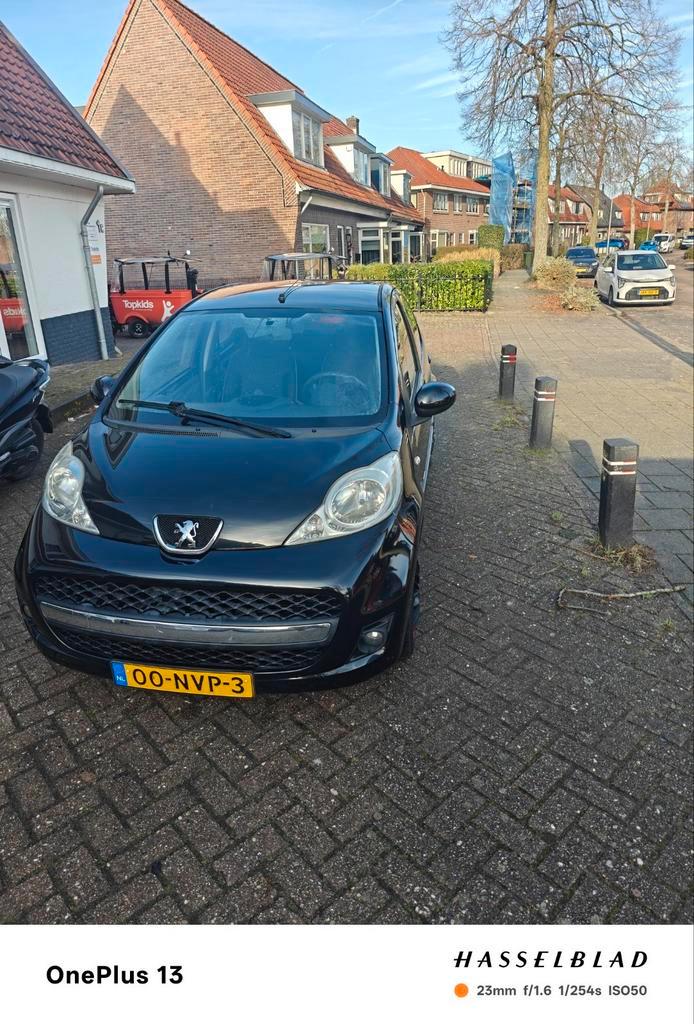 Peugeot 107 1.0 12V 5DR 2010 Zwart, Auto's, Peugeot, Benzine, A, Hatchback, Handgeschakeld, Origineel Nederlands, Zwart, Zwart