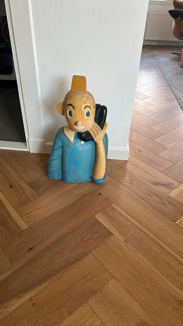 Kuifje van hout beschikbaar voor biedingen