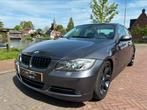 BMW 3-Serie (e90) 3.0 I 330 AUT 2005 Grijs YOUNGTIMER, Auto's, 1440 kg, Origineel Nederlands, Te koop, Zilver of Grijs