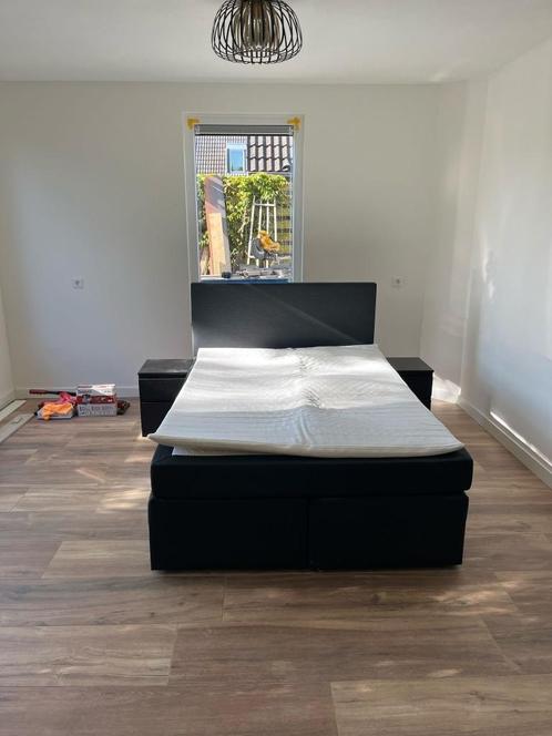 Boxspring 140x200 inclusief twee nachtkastjes, Huis en Inrichting, Slaapkamer | Boxsprings, Gebruikt, 140 cm, 200 cm, Tweepersoons