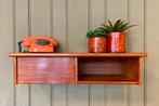 Midcentury zwevend kastje Deens Design teak vintage wandkast, Huis en Inrichting, Kasten | Ladekasten, Ophalen, Scandinavisch design mid century vintage jaren 50/60/70