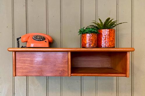 Midcentury zwevend kastje Deens Design teak vintage wandkast, Huis en Inrichting, Kasten | Ladekasten, Zo goed als nieuw, Minder dan 100 cm