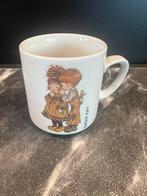 Sarah Kay mok fluisteren - geheimpje vertellen, Ophalen of Verzenden, Zo goed als nieuw, Overige stijlen, Kop(pen) en/of Schotel(s)