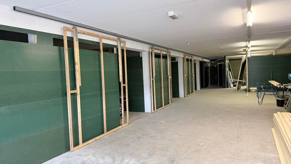 Div Kleine Opslag boxen (ca 20 m2) inpandig te huur in omen, Huur, Bedrijfsruimte