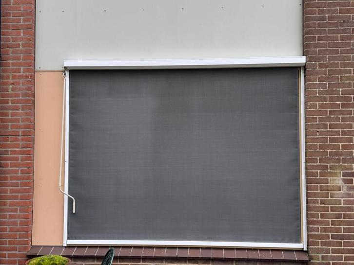 Screen handbediening  wit, Tuin en Terras, Zonneschermen, Gebruikt, Screen, 150 tot 300 cm, Minder dan 250 cm, Ophalen