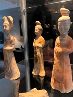 UIT ERFENIS VERKREGEN:3 TANGVROUWTJES.6e-9e eeuw na chr., Antiek en Kunst, Ophalen