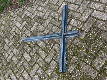 Parasolvoet / kruis beschikbaar voor biedingen