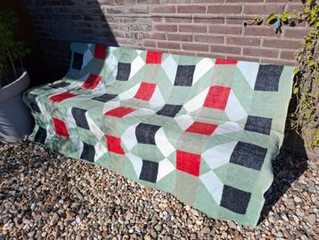 Vintage wollen deken met geometrisch patroon beschikbaar voor biedingen