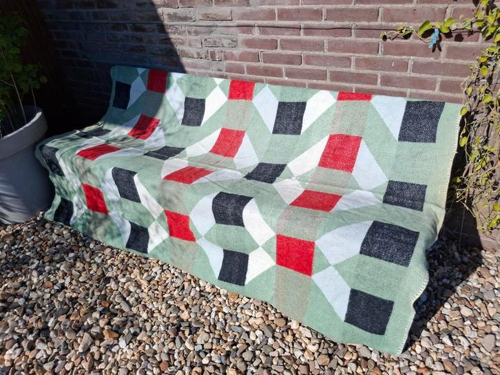 Vintage wollen deken met geometrisch patroon, Huis en Inrichting, Stoffering | Tapijten en Kleden, Gebruikt, 150 tot 200 cm, 150 tot 200 cm