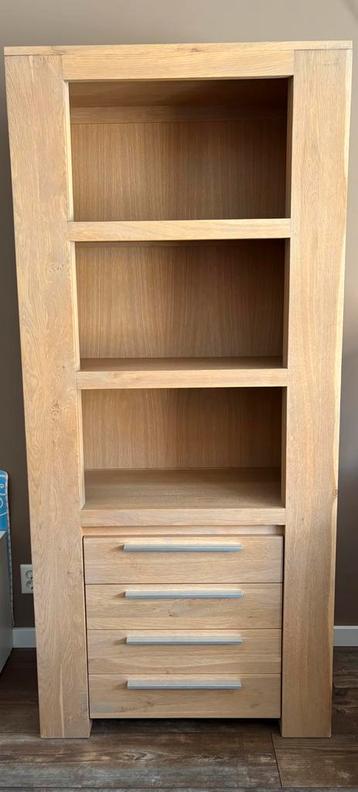 Massief eiken boekenkast beschikbaar voor biedingen