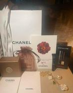 Chanel nr5 charm met camelia sleutelhanger, mascara noir tas, Verzamelen, Ophalen of Verzenden, Nieuw, Miniatuur, Gevuld