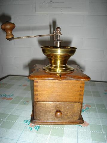 Antieke Schoot Koffie Molen verkeerd in een perfecte staat beschikbaar voor biedingen