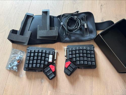 ZSA Moonlander ergonomic keyboard with accessories, Computers en Software, Toetsenborden, Zo goed als nieuw, Qwerty, Bedraad, Ergonomisch