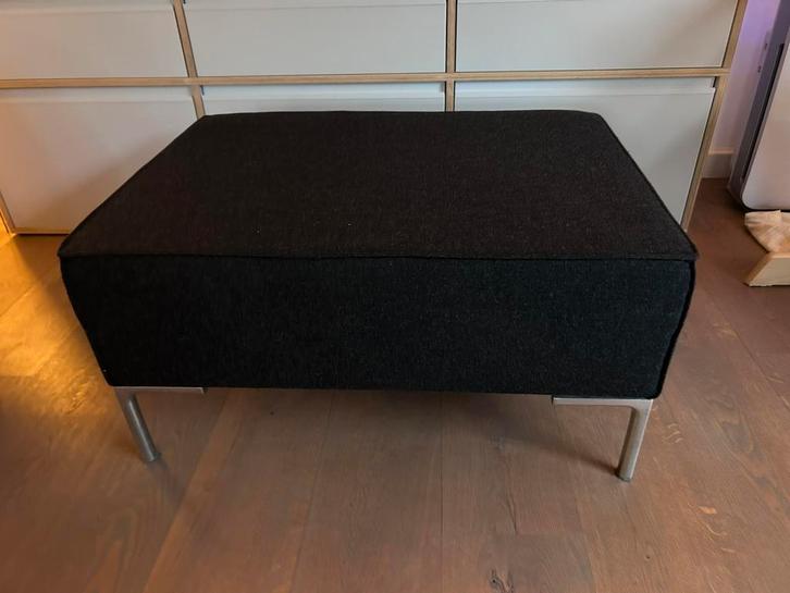 Design on Stock Bloq hocker (Kvadrat Tonica 192), Huis en Inrichting, Banken | Voetenbanken en Poefen, Zo goed als nieuw, 50 tot 75 cm