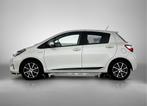 Toyota Yaris 1.5 Hybrid Design Sport | LM-velgen | Achterspo, Auto's, Toyota, 12 maanden, Gebruikt, 4 cilinders, Wit