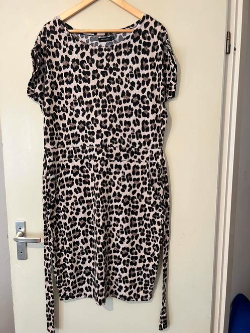 Jurk l, Kleding | Dames, Jurken, Zo goed als nieuw, Maat 42/44 (L), Beige, Onder de knie, Ophalen of Verzenden