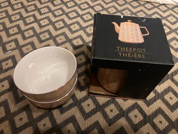 Theepot en 2 bijpassende kommen beschikbaar voor biedingen