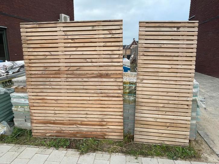 GRATIS: Schuttingpanelen Elan Excellent + betonpalen/platen, Tuin en Terras, Schuttingen, Zo goed als nieuw, Hout, 1 tot 2 meter