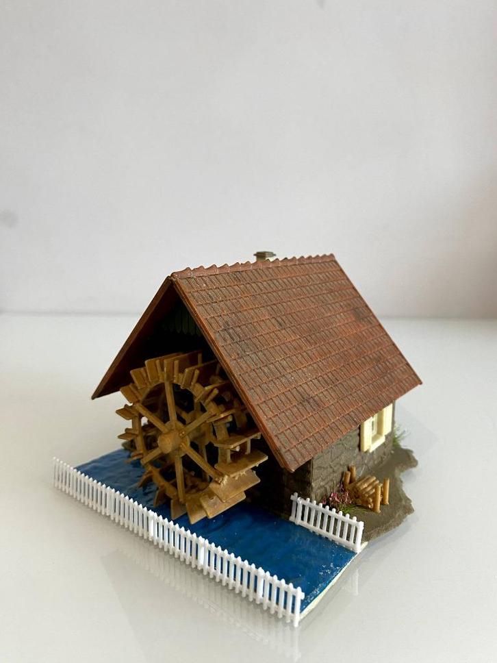 HO Faller B-227 chalet met electrisch waterwiel (483*3), Hobby en Vrije tijd, Modeltreinen | H0, Gebruikt, Brug, Tunnel of Gebouw