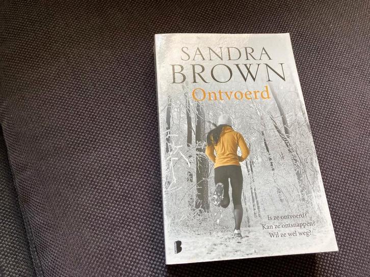 ❄️ Ontvoert - Sandra Brown, Boeken, Thrillers, Zo goed als nieuw, Ophalen of Verzenden